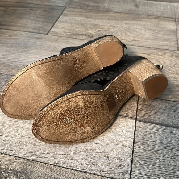 Boots - Picture 4 of 7